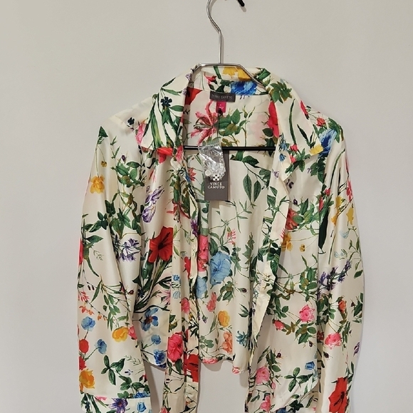 Vince Camuto Tops - New Vince Camuto White and Red Crop Blouse with Notched Collar